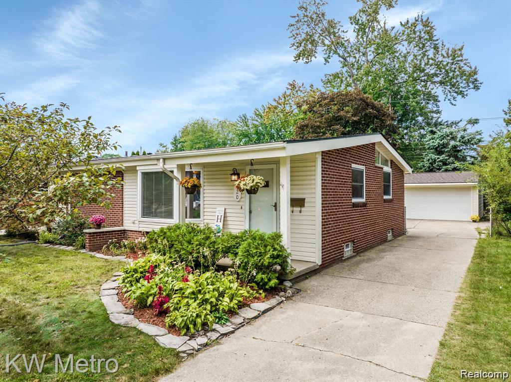 320 W La Salle Avenue