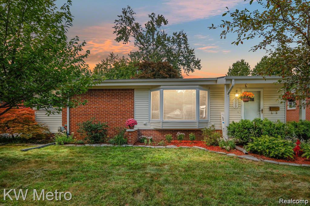 320 W La Salle Avenue