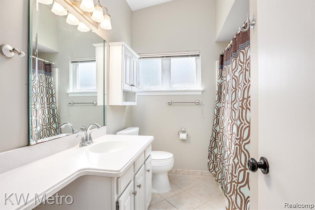 320 W La Salle Avenue