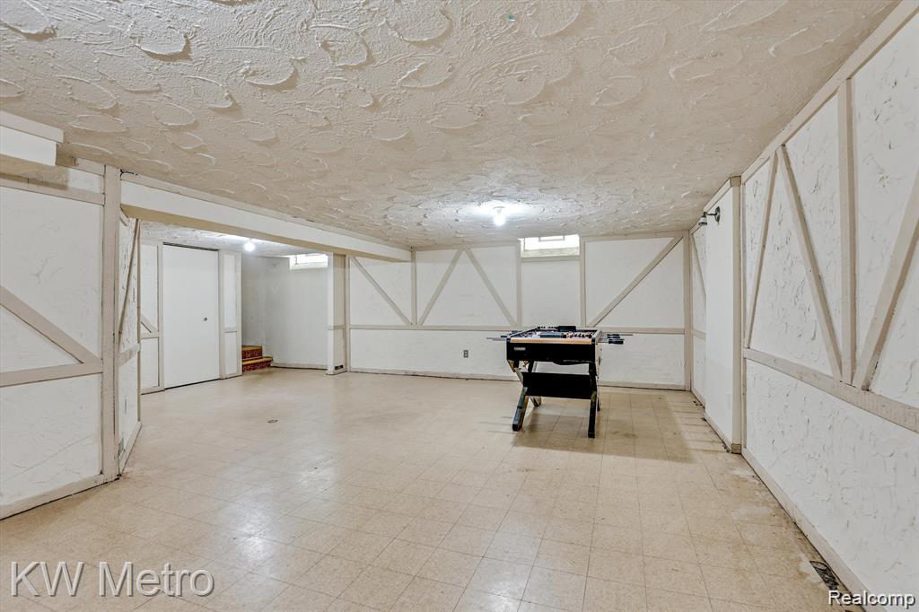 320 W La Salle Avenue