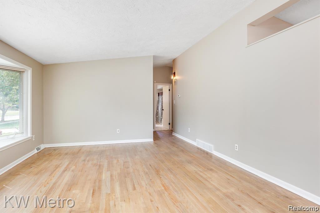 320 W La Salle Avenue