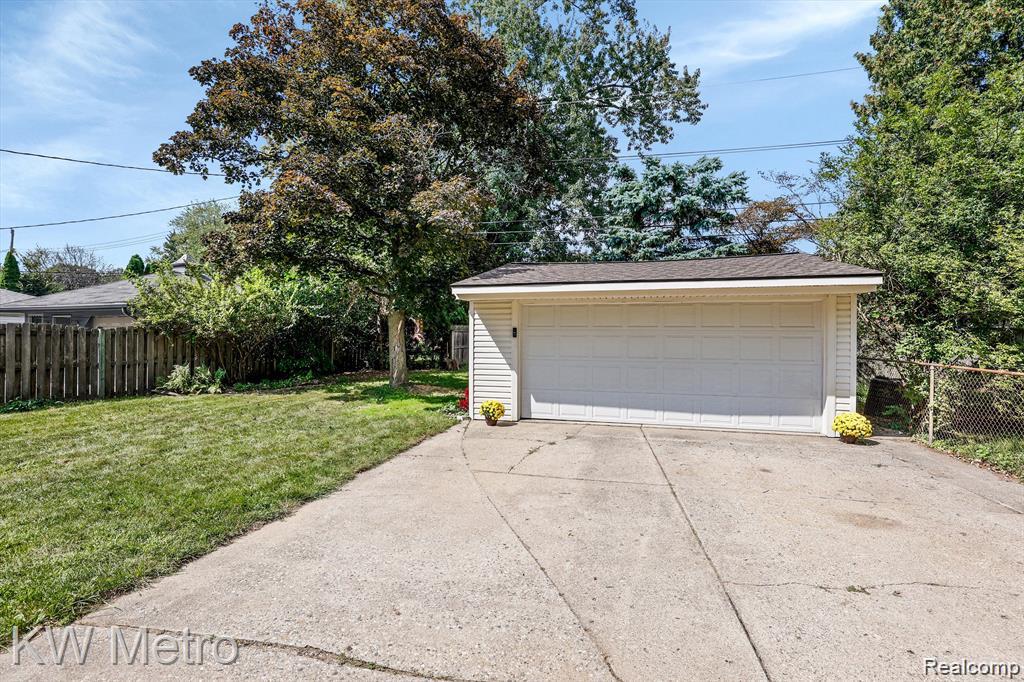 320 W La Salle Avenue