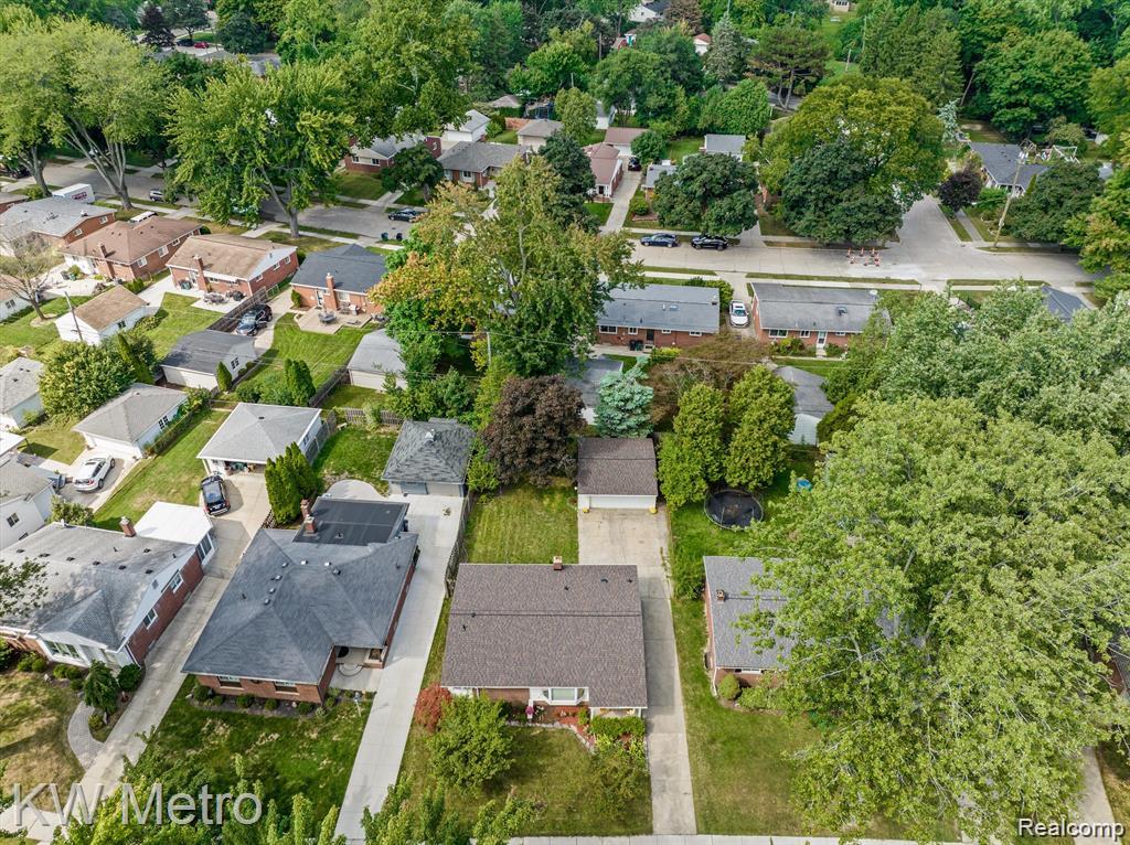 320 W La Salle Avenue