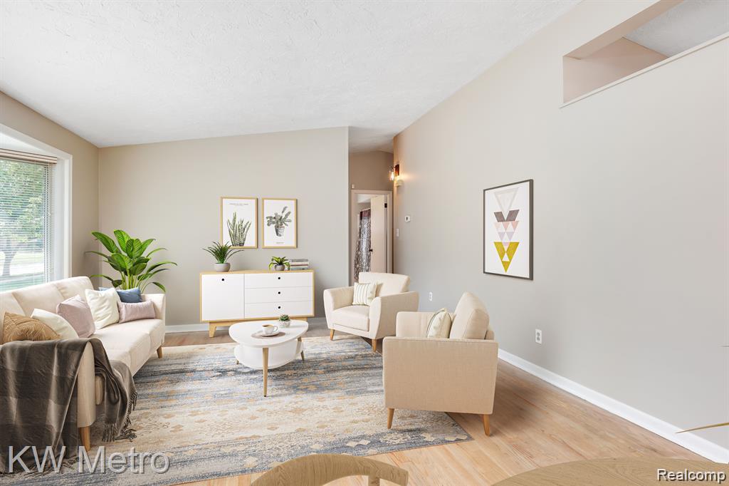 320 W La Salle Avenue