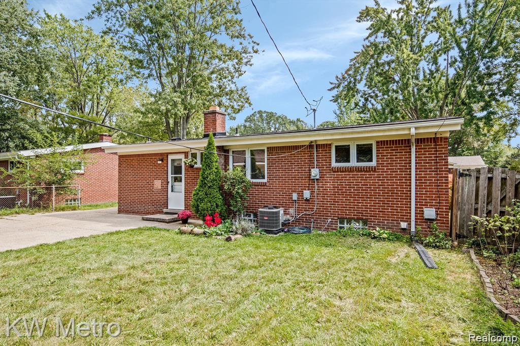 320 W La Salle Avenue