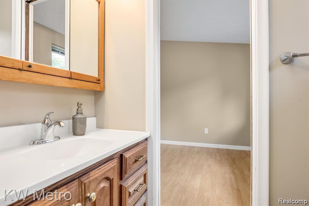 320 W La Salle Avenue