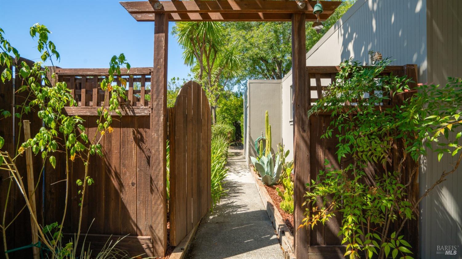 884 Greenberry Ln, San Rafael * Represented Sellers