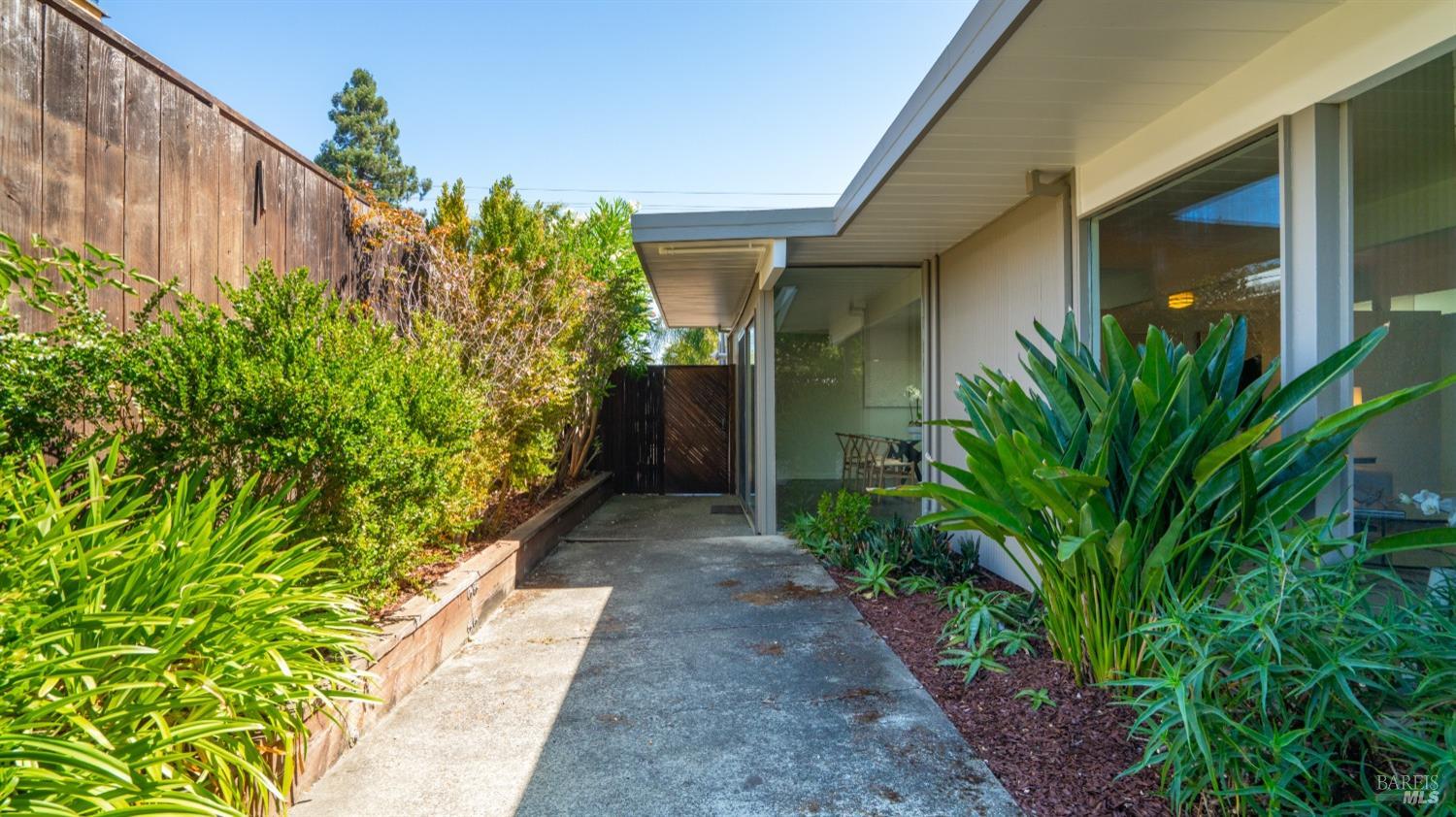 884 Greenberry Ln, San Rafael * Represented Sellers