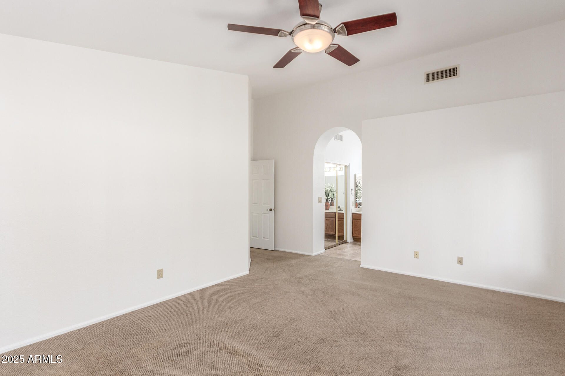 5016 E Waltann Lane
