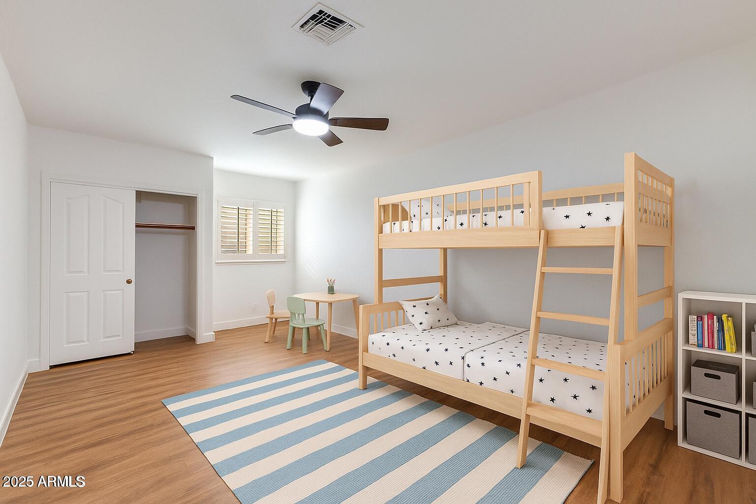 5513 E GROVERS Avenue