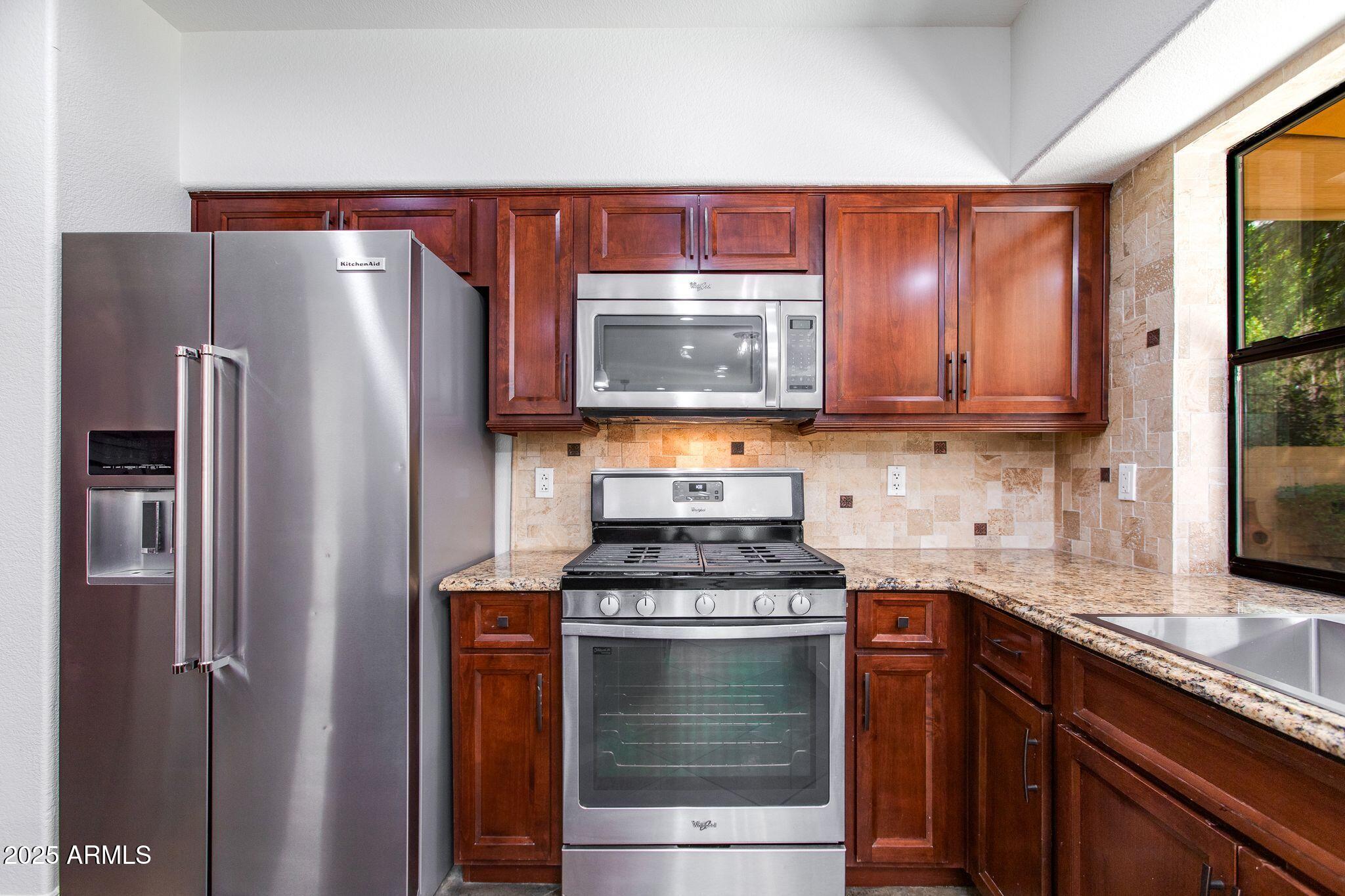 5513 E GROVERS Avenue