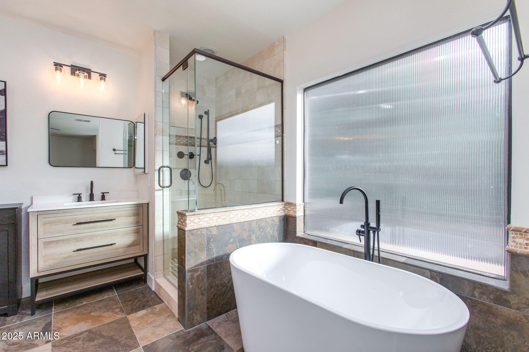 5513 E GROVERS Avenue