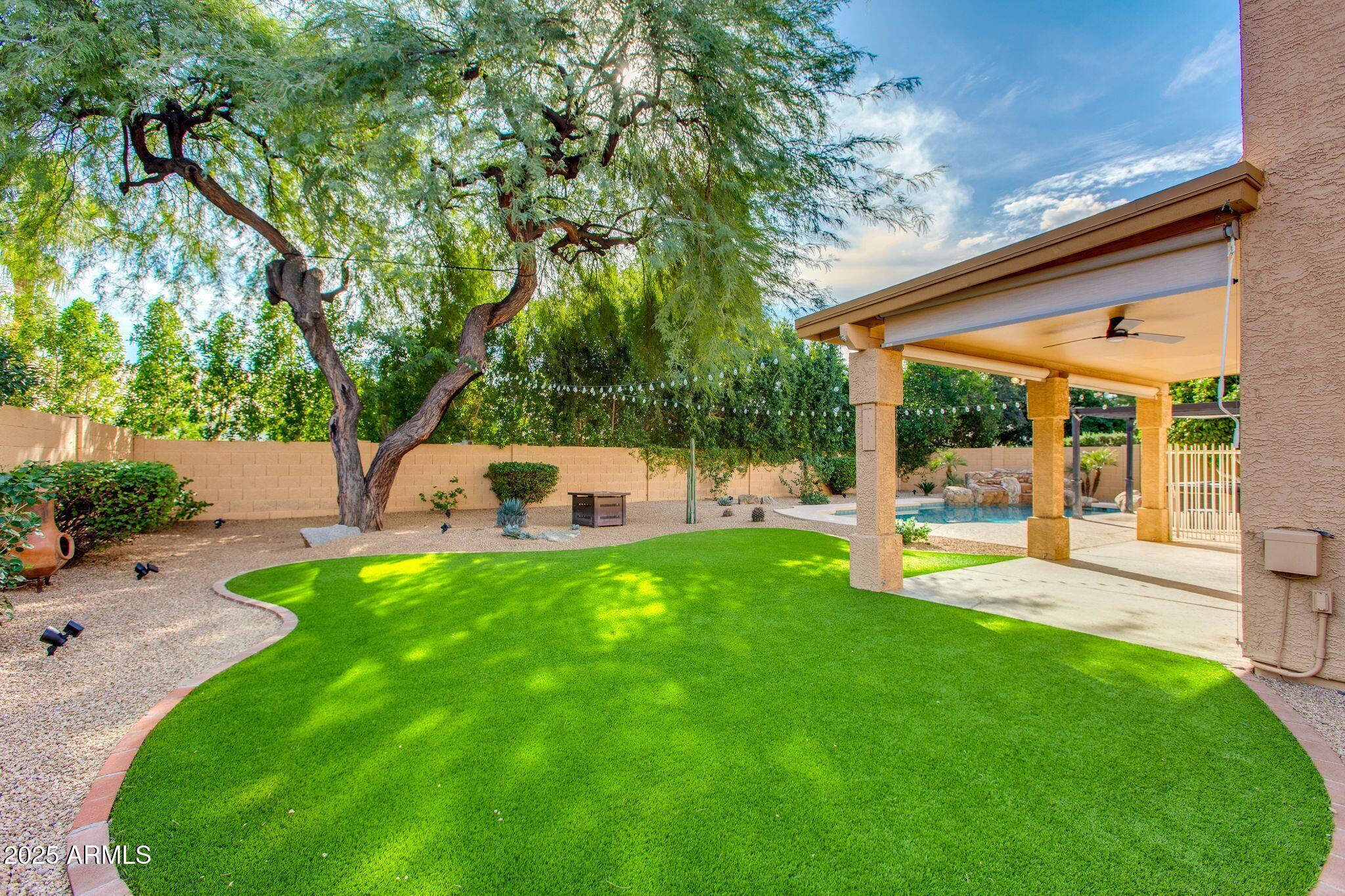 5513 E GROVERS Avenue