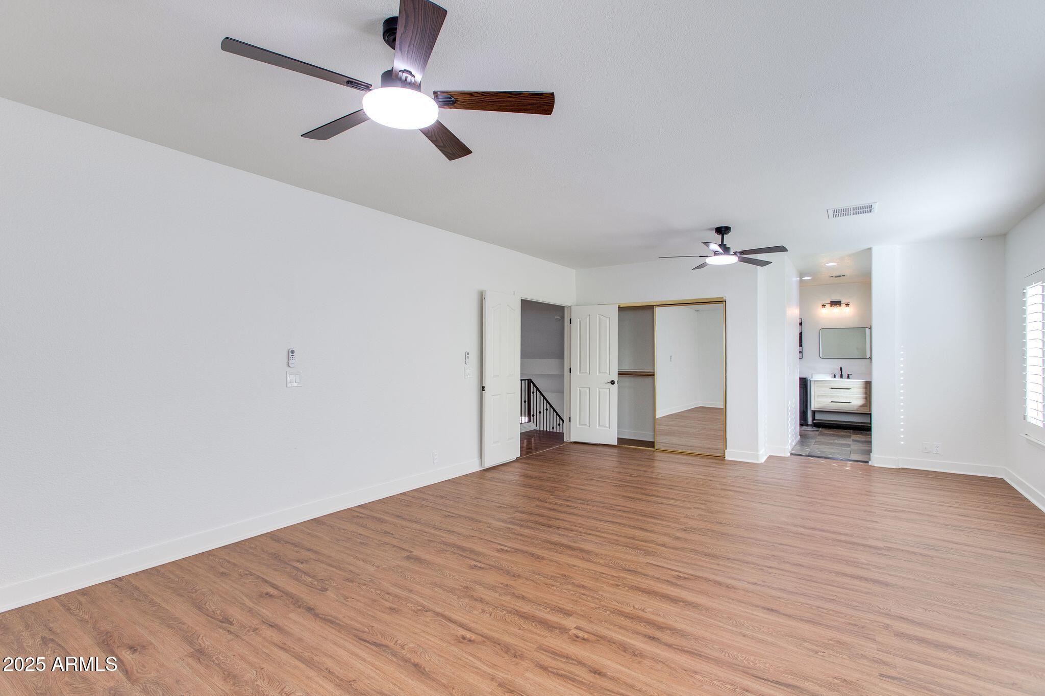 5513 E GROVERS Avenue