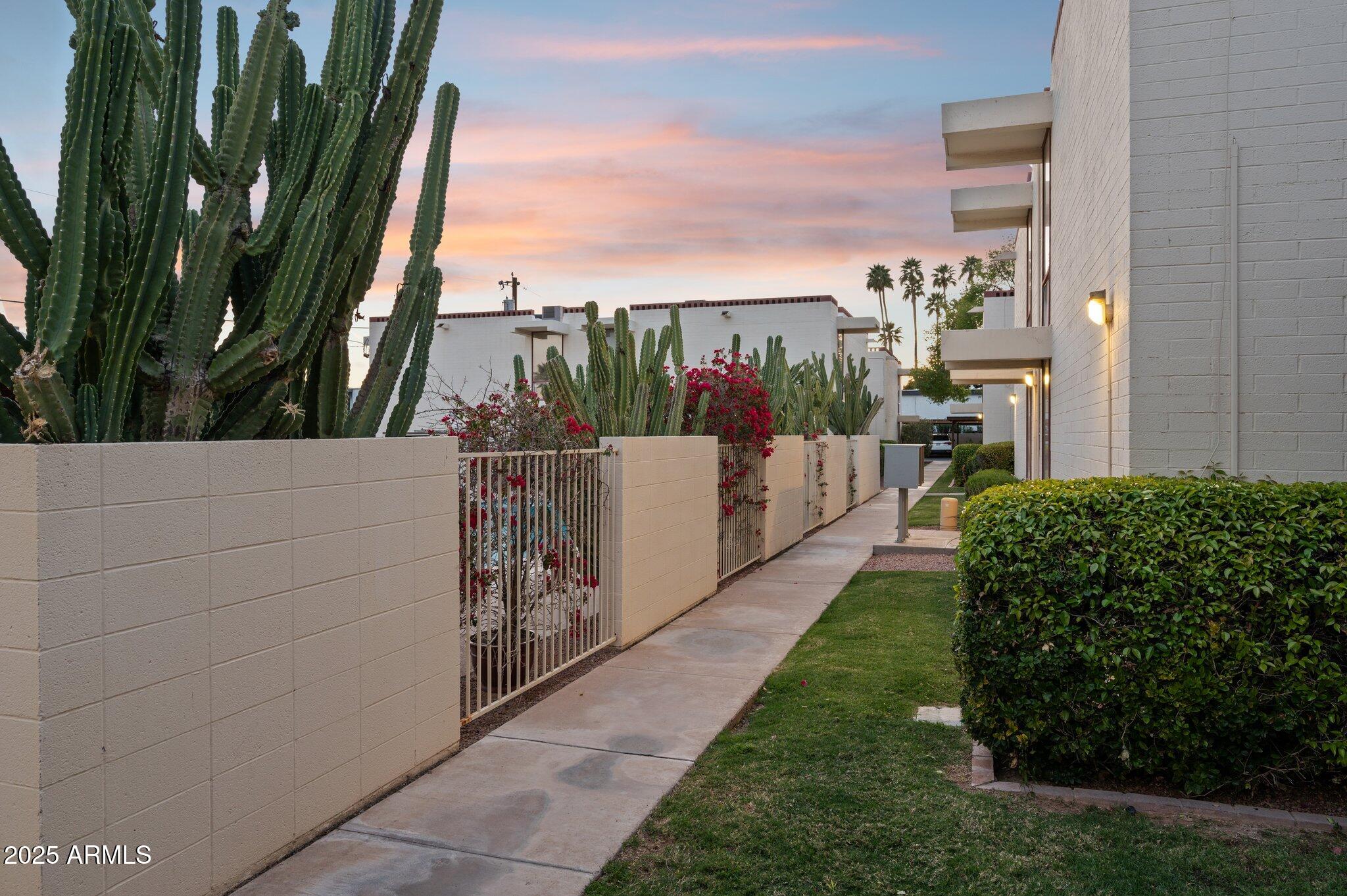 7751 E GLENROSA Avenue B7