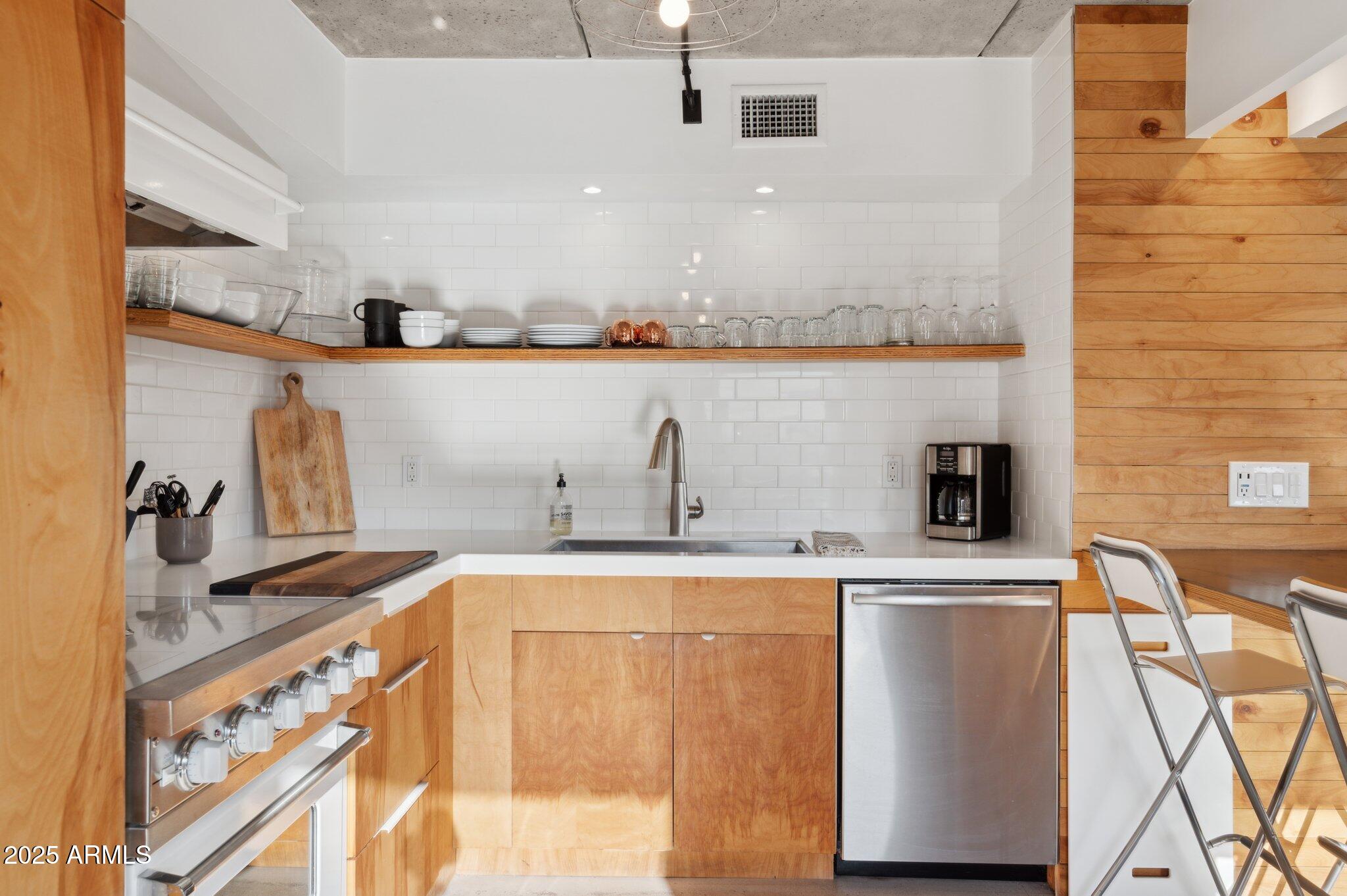 7751 E GLENROSA Avenue B7