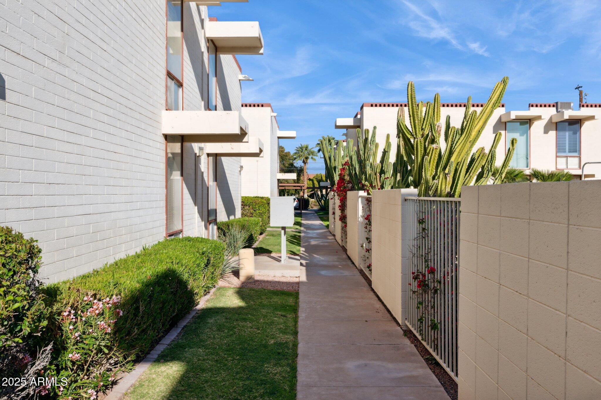 7751 E GLENROSA Avenue B7