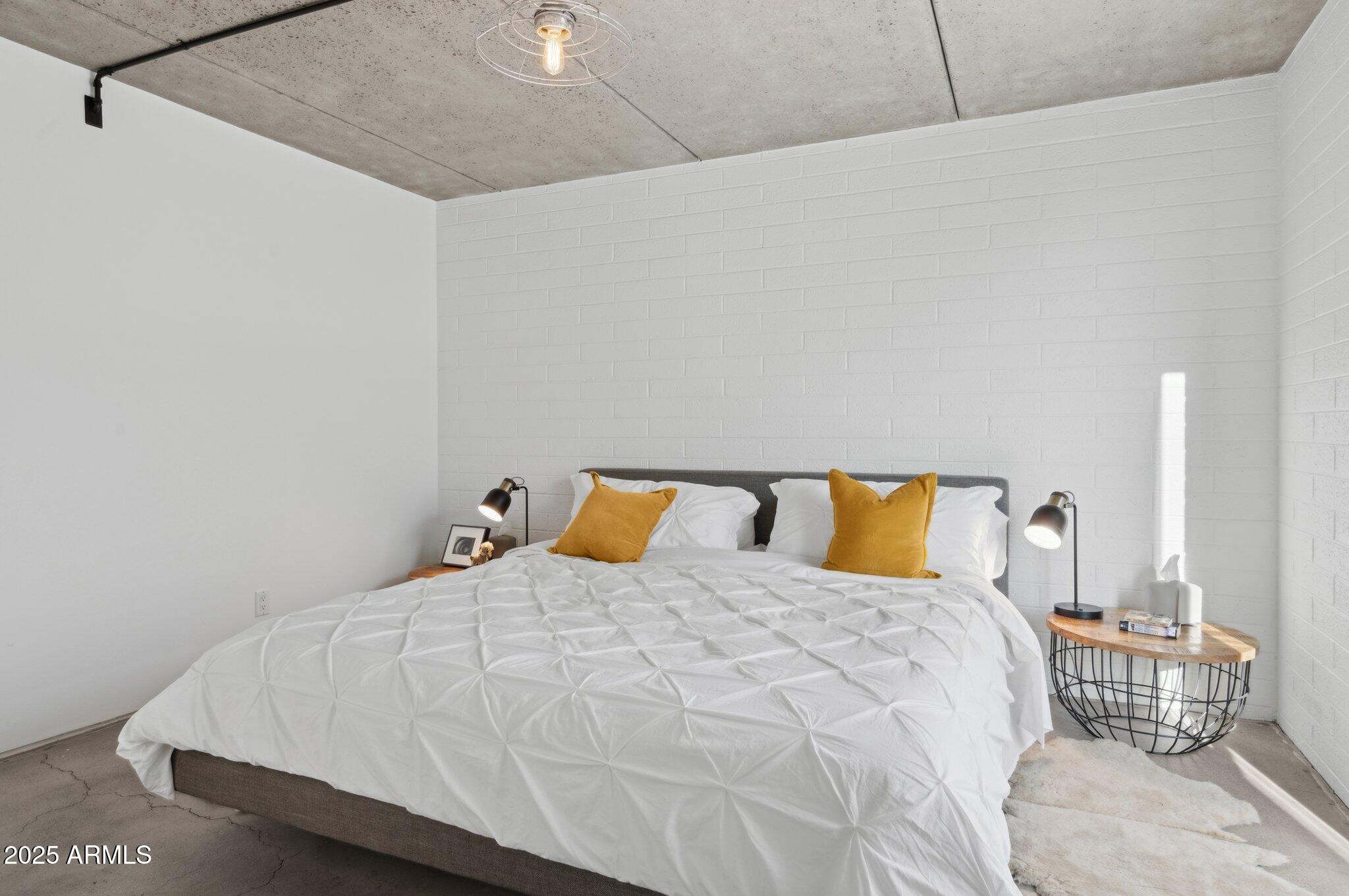 7751 E GLENROSA Avenue B7