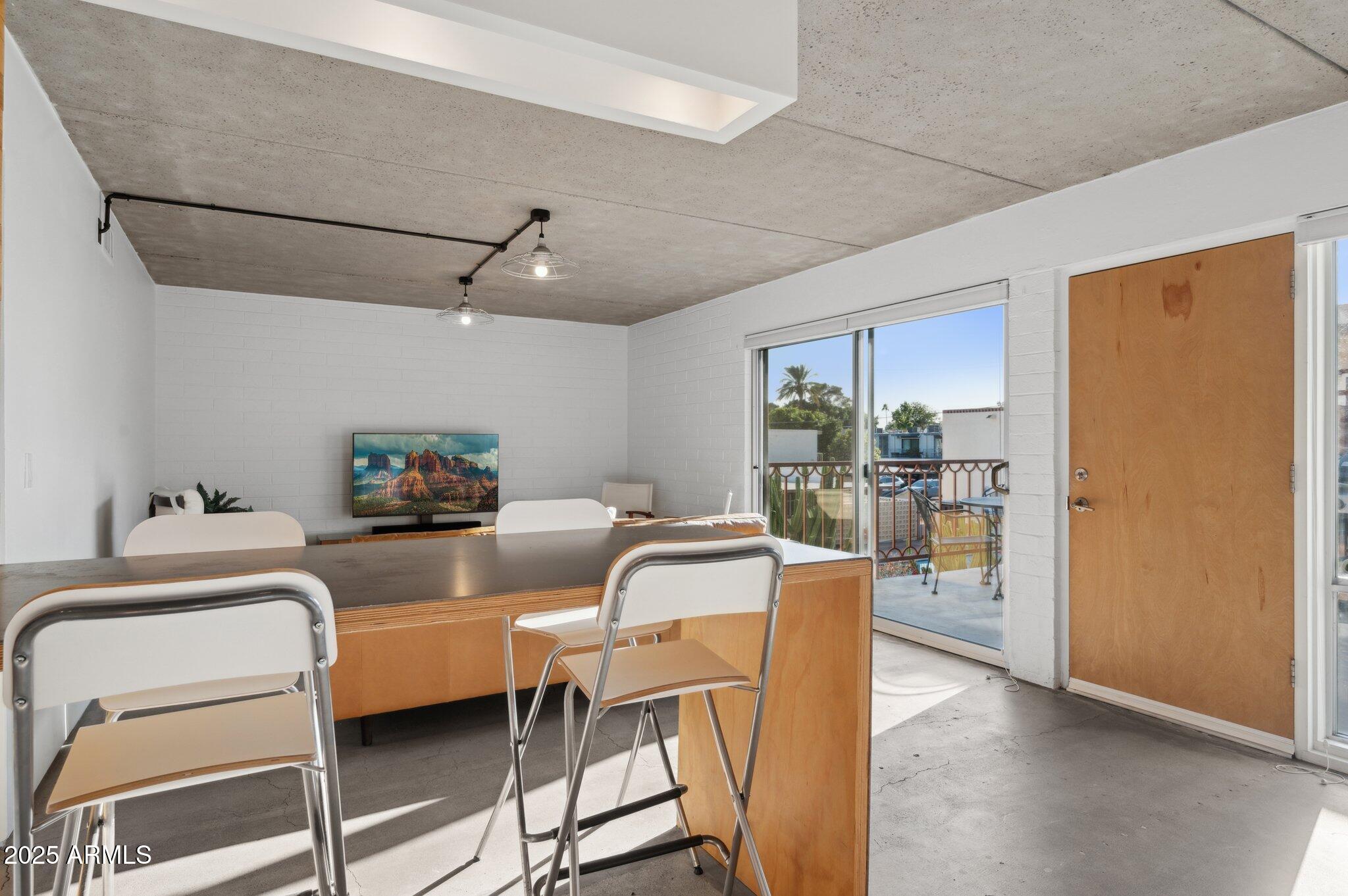 7751 E GLENROSA Avenue B7