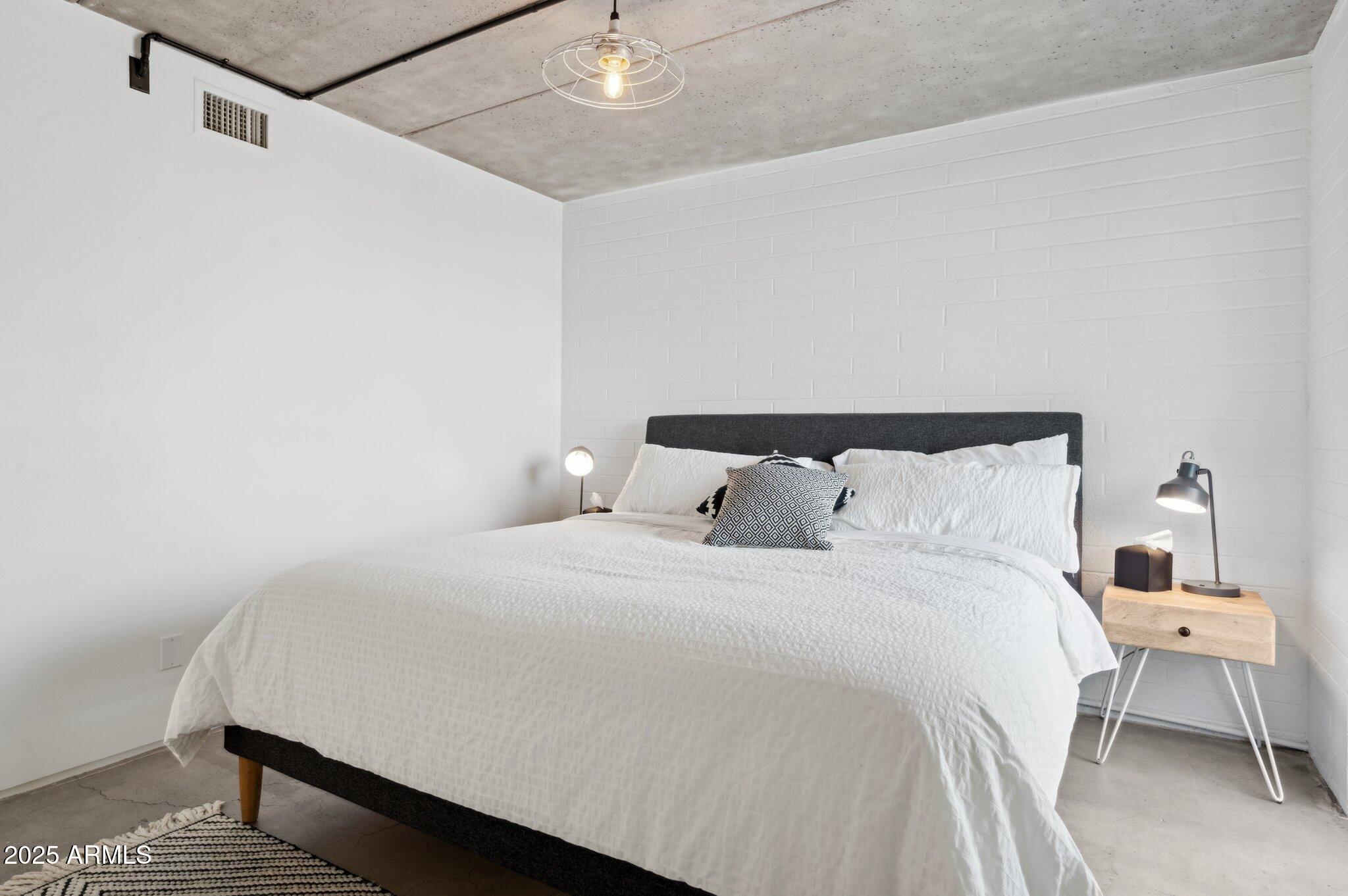 7751 E GLENROSA Avenue B7