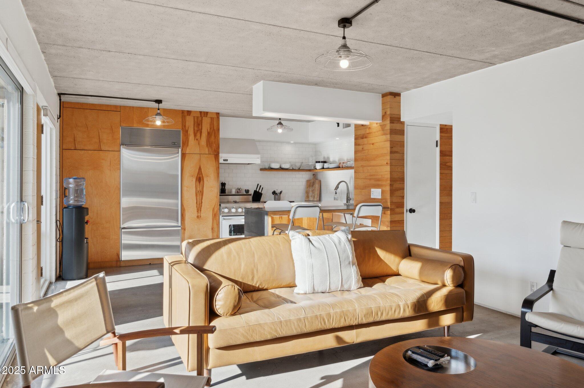 7751 E GLENROSA Avenue B7