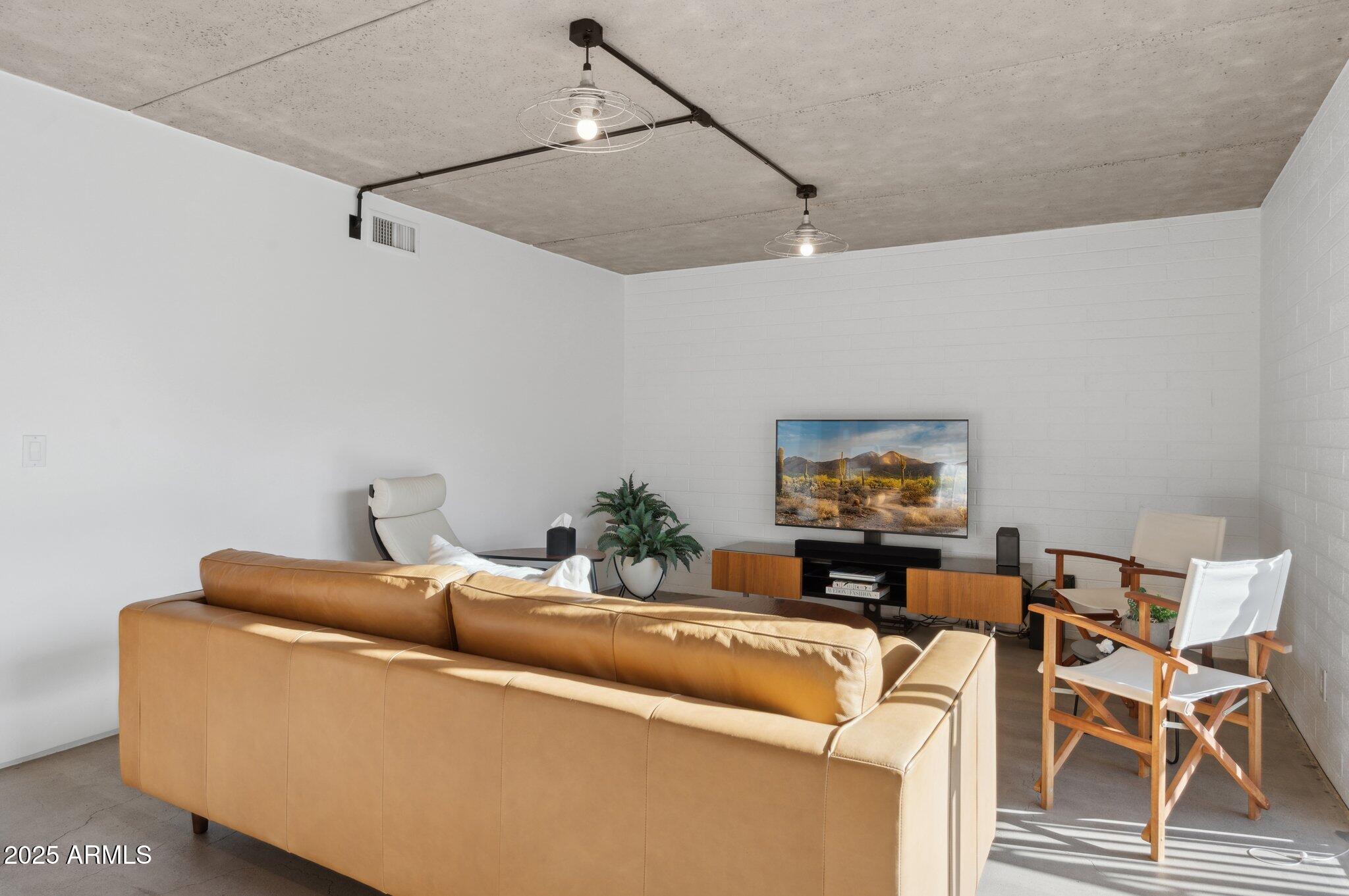 7751 E GLENROSA Avenue B7