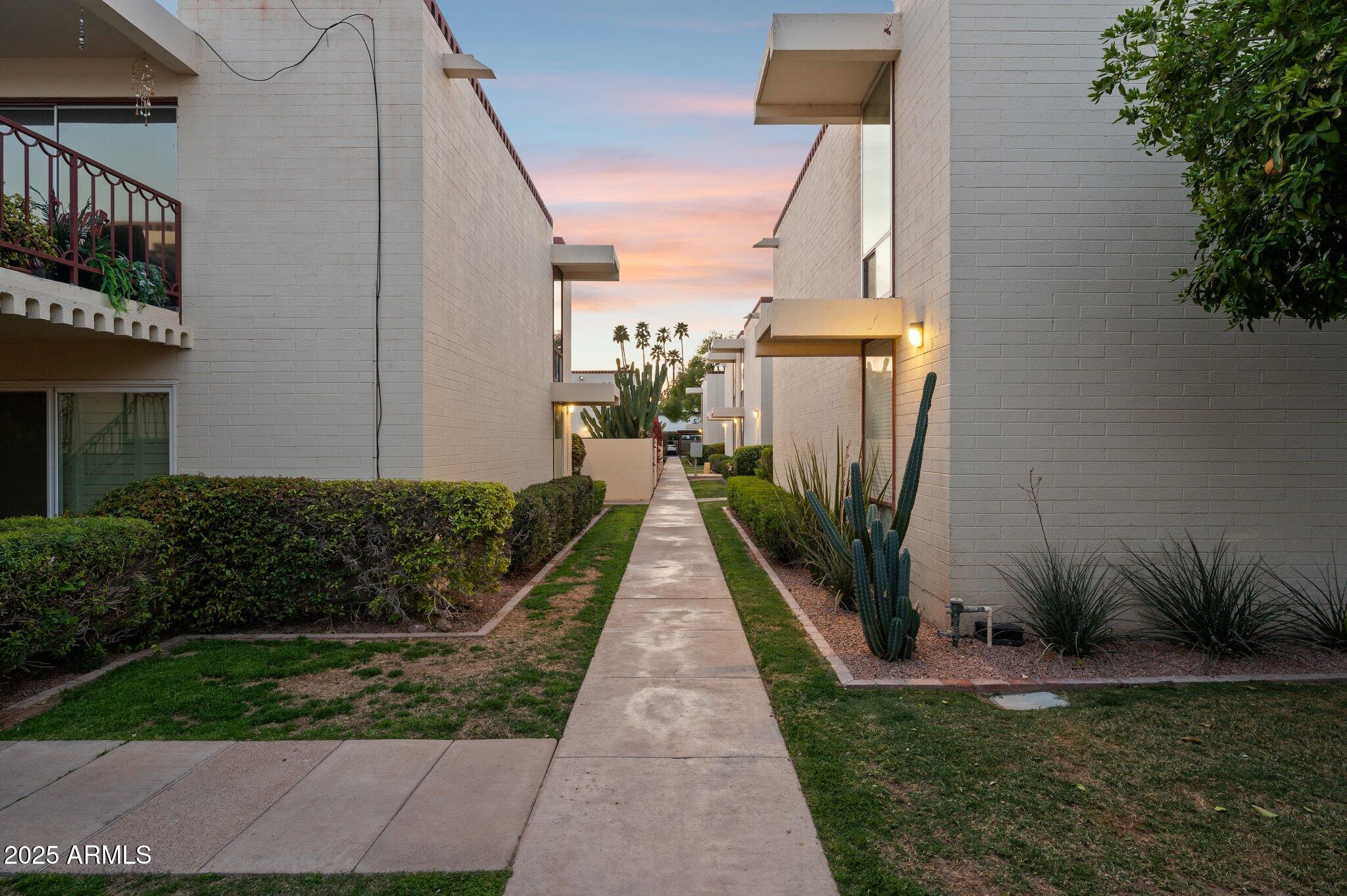 7751 E GLENROSA Avenue B7