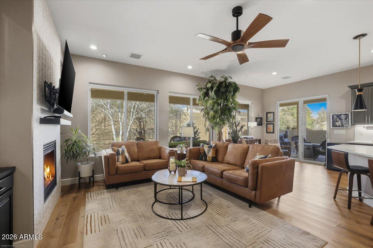 7615 E TRADERS Trail