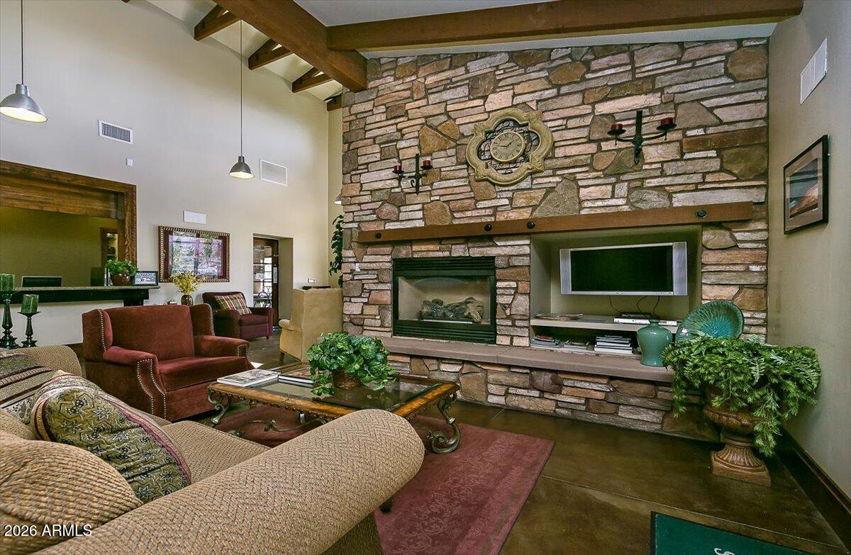 7615 E TRADERS Trail