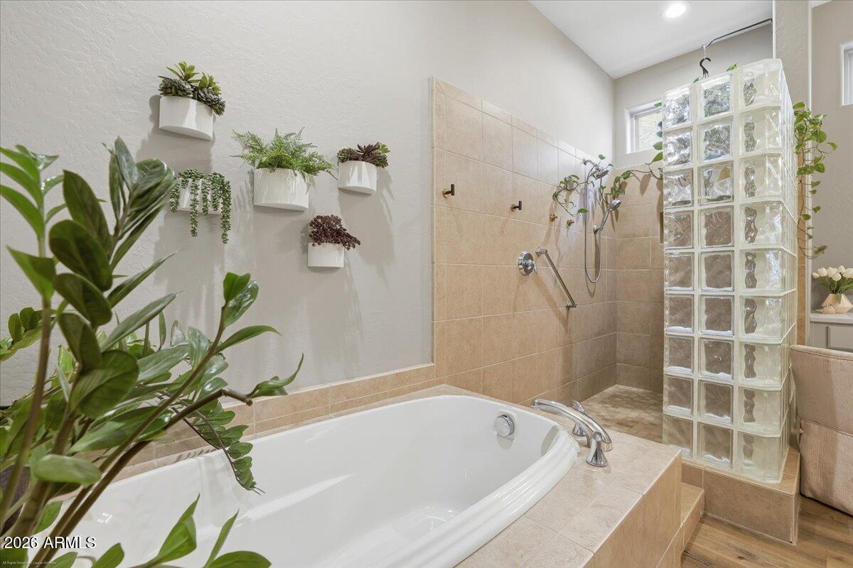 7615 E TRADERS Trail