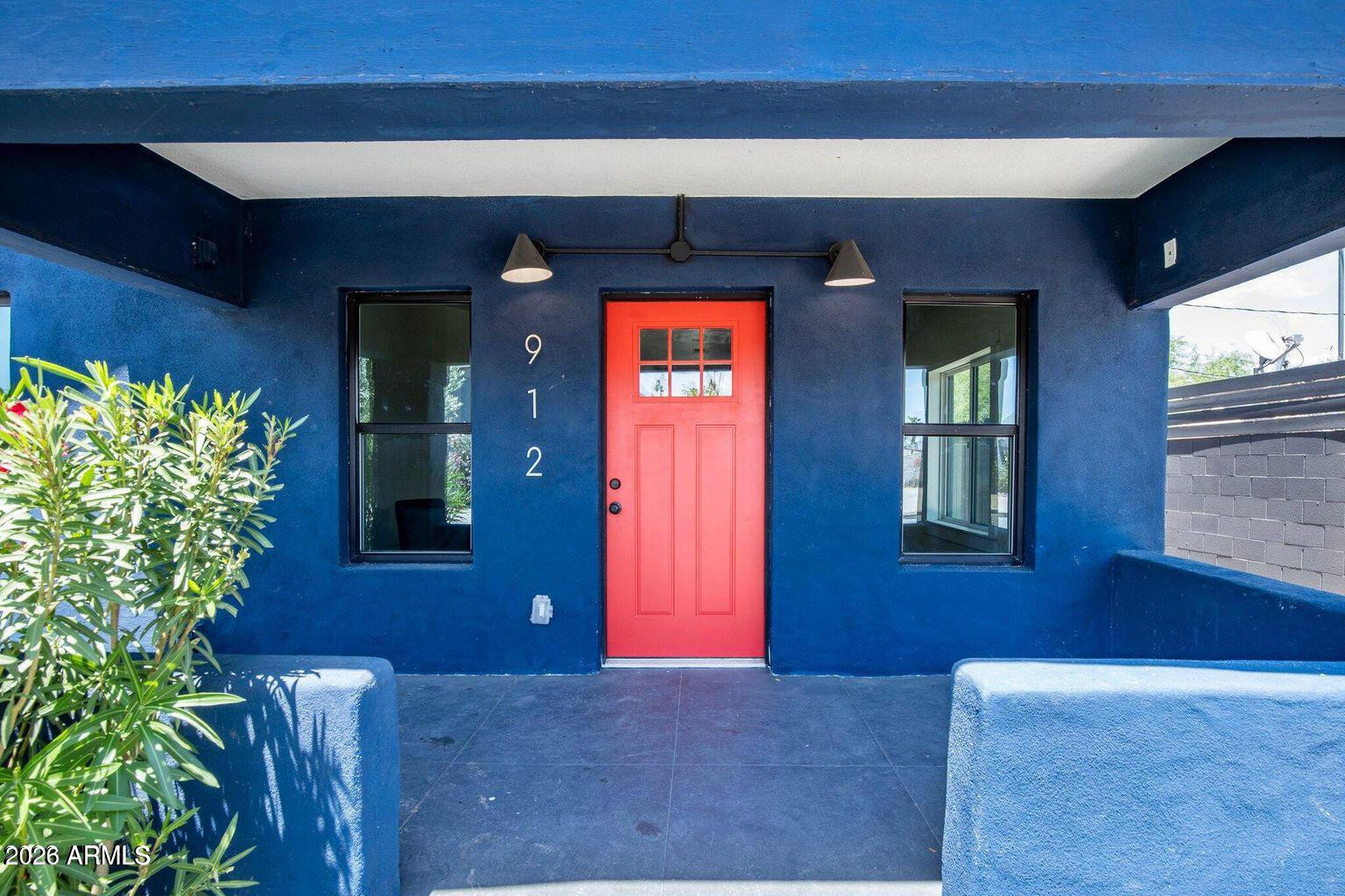 912 E Roosevelt Street