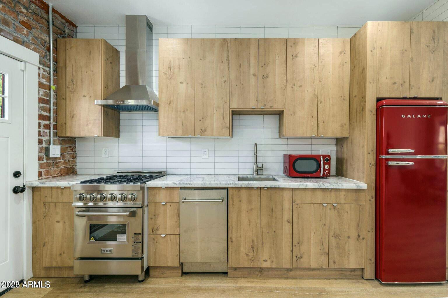 912 E Roosevelt Street