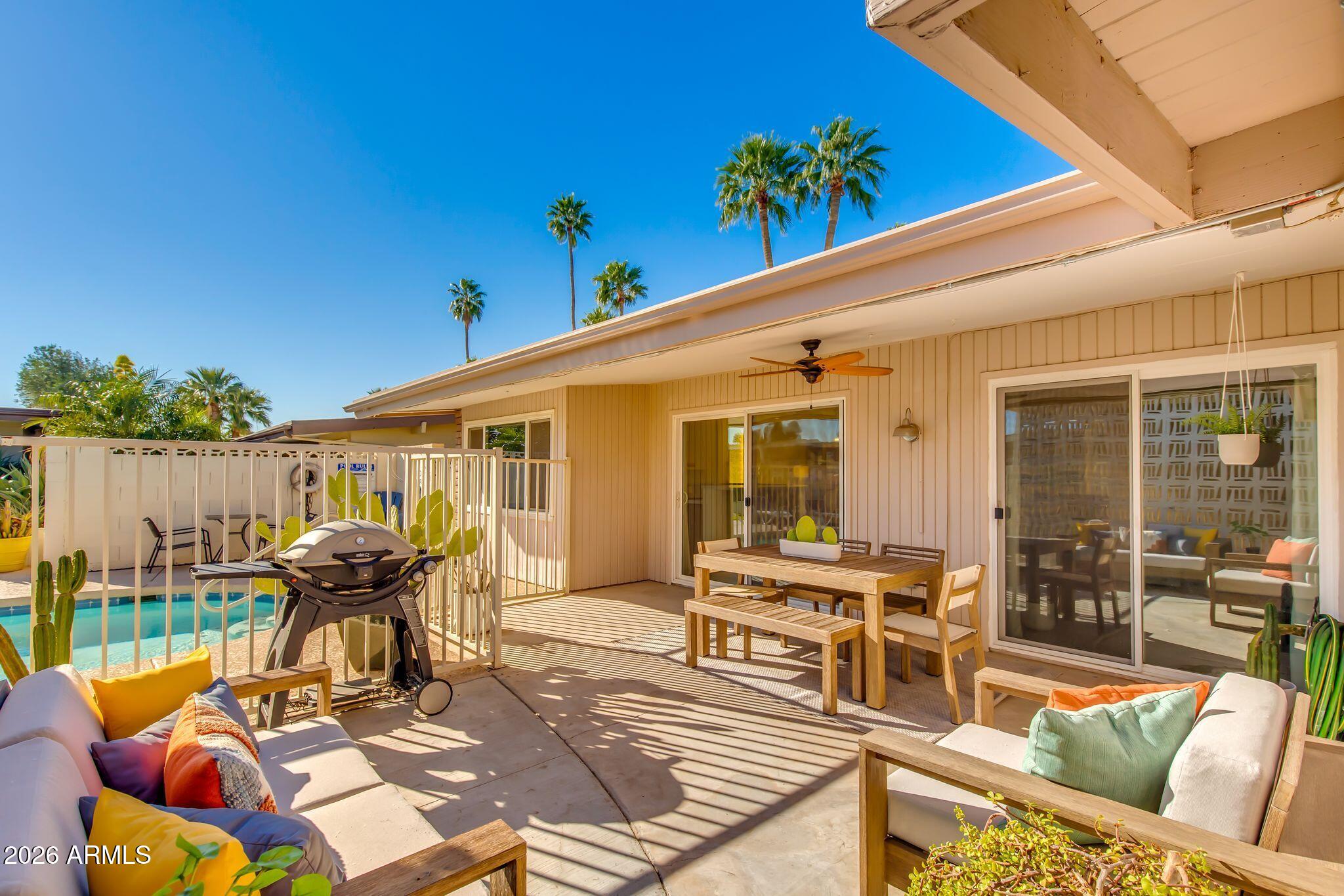 3715 E GLENROSA Avenue