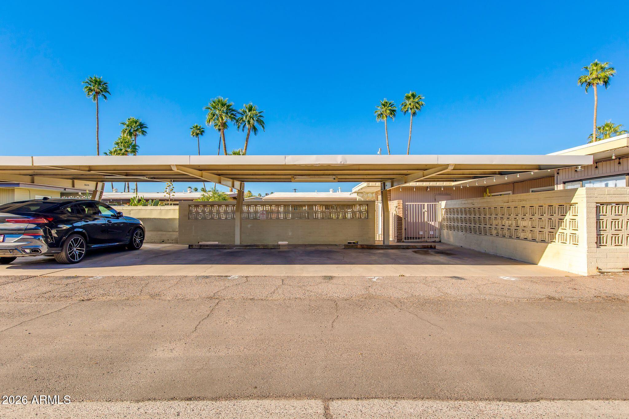 3715 E GLENROSA Avenue