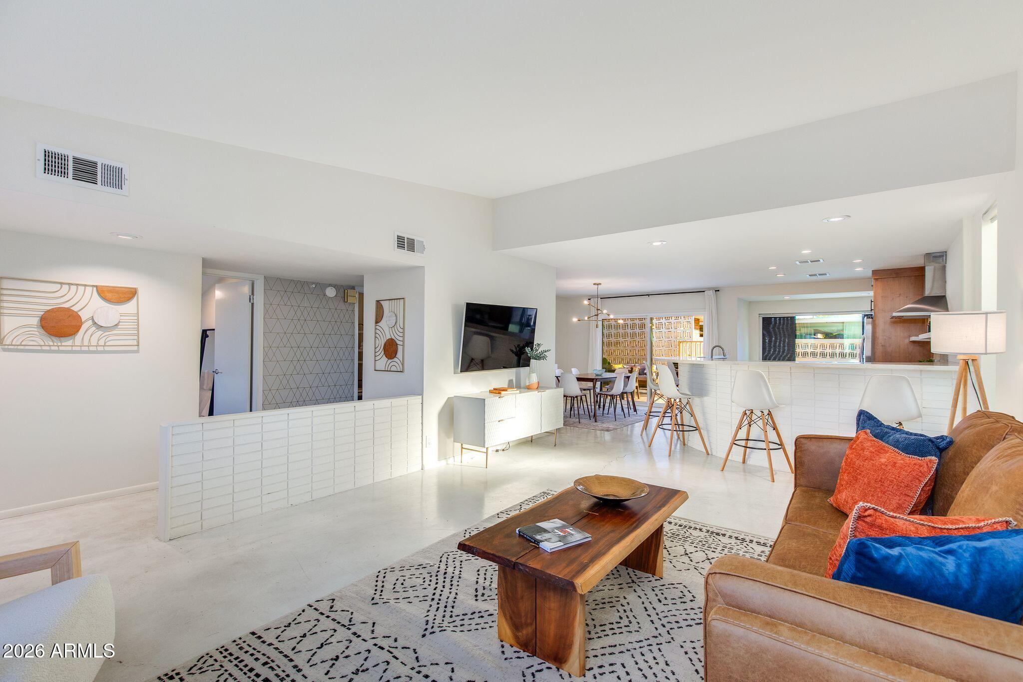 3715 E GLENROSA Avenue