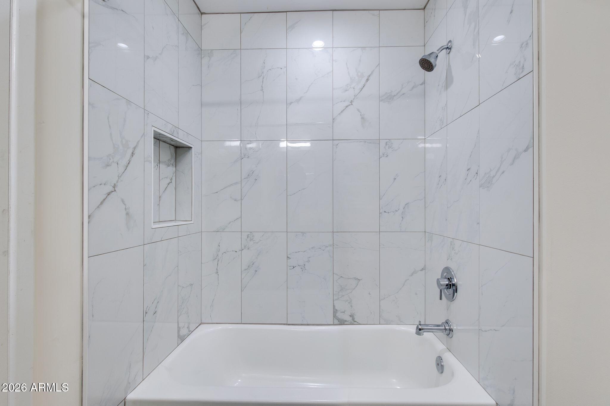 3715 E GLENROSA Avenue