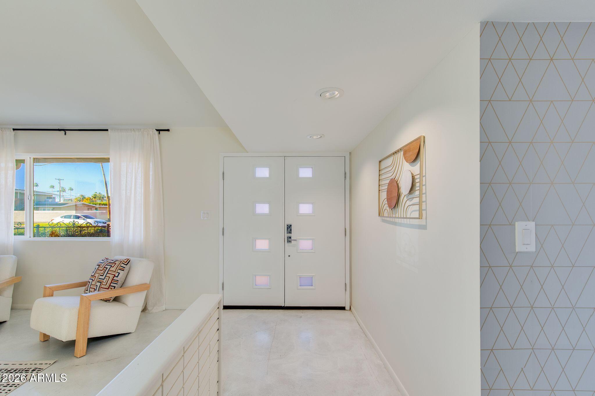 3715 E GLENROSA Avenue