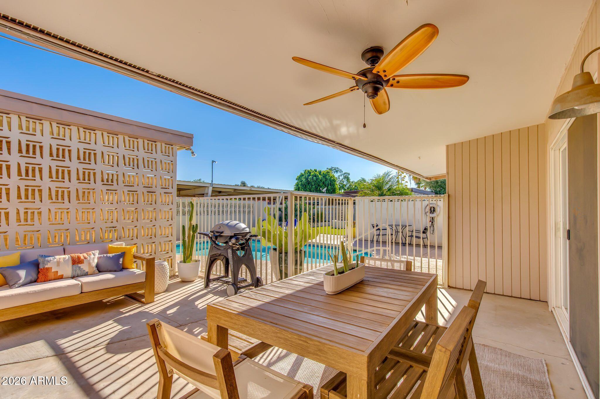 3715 E GLENROSA Avenue