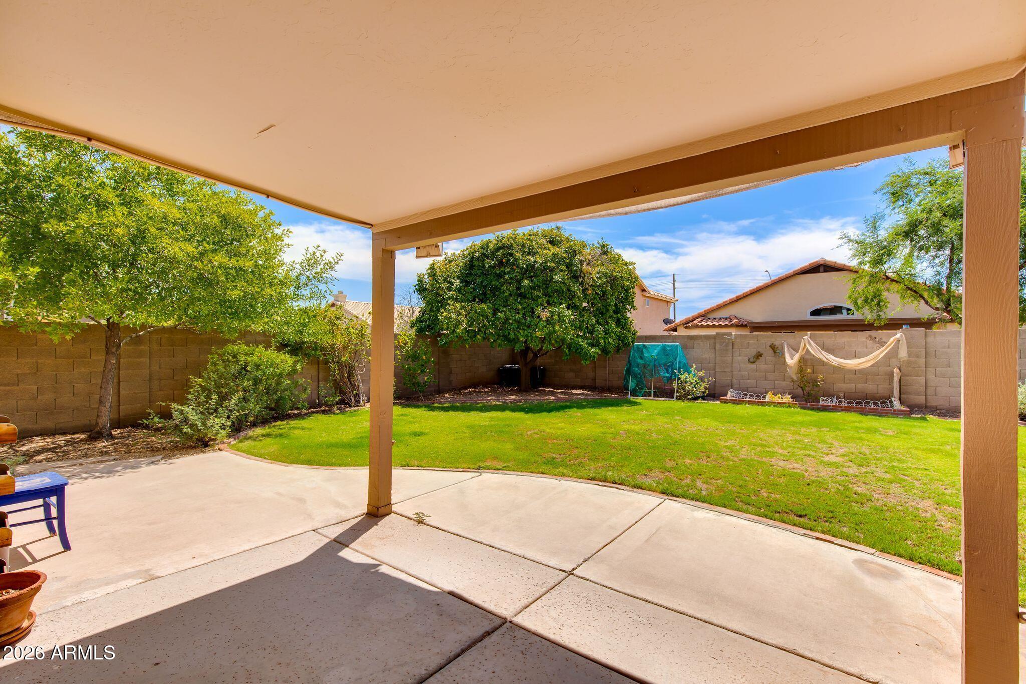 633 W NOPAL Avenue