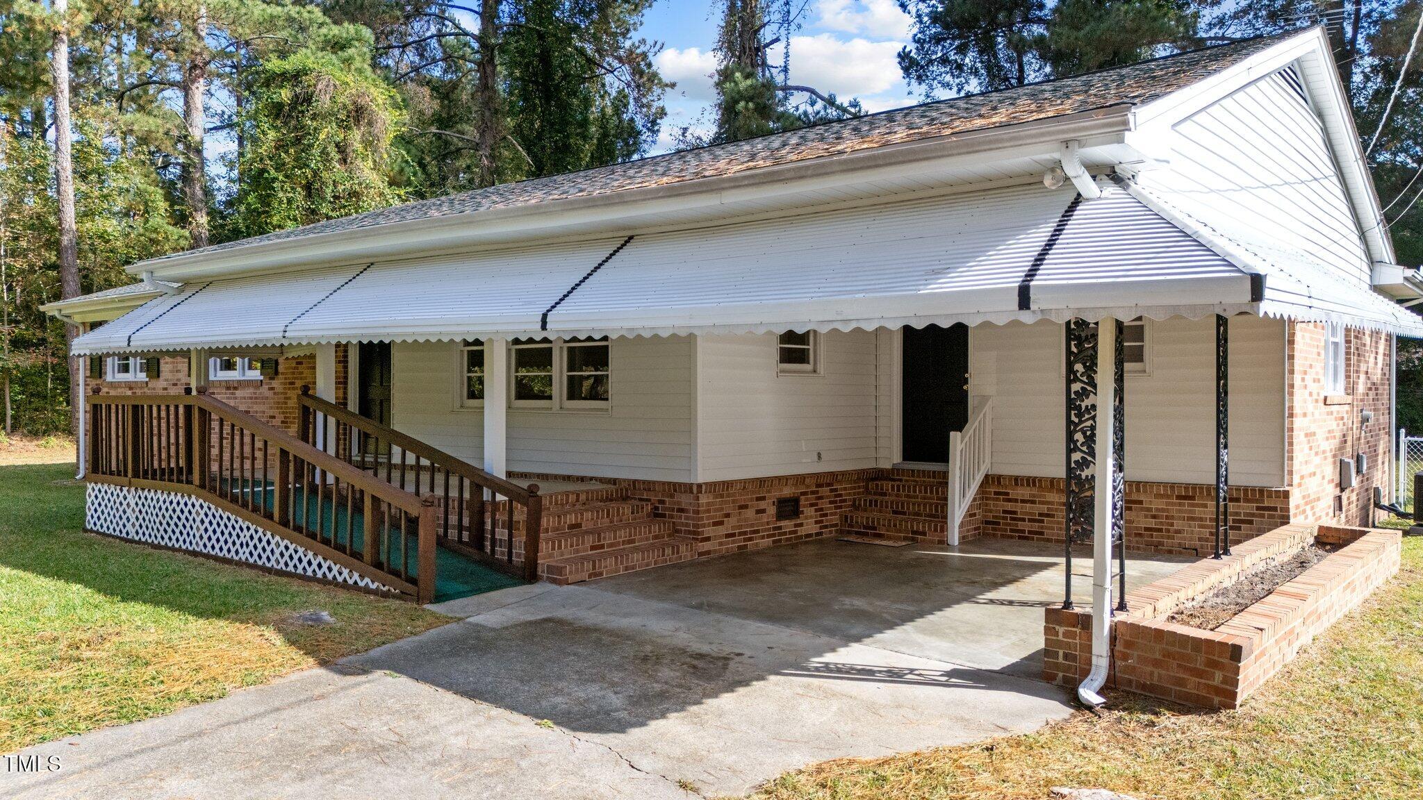 512 Oak Street