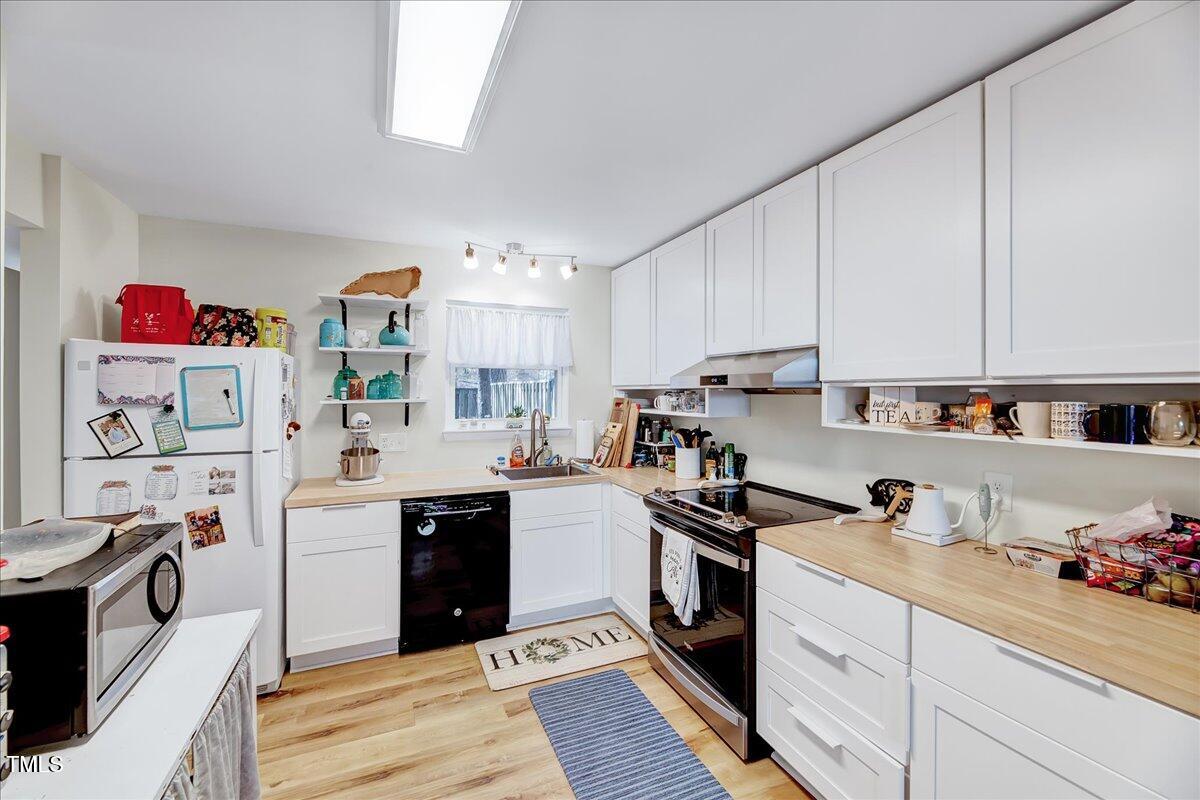 3923 Wendy Lane