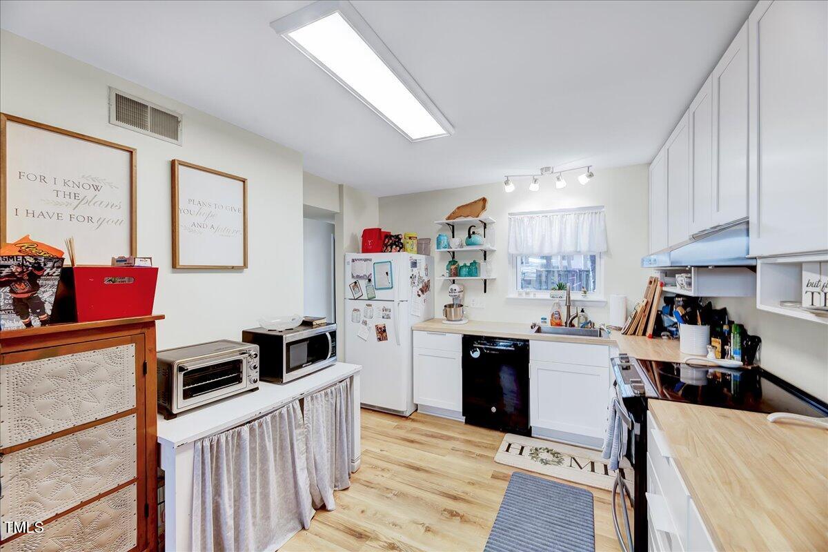 3923 Wendy Lane