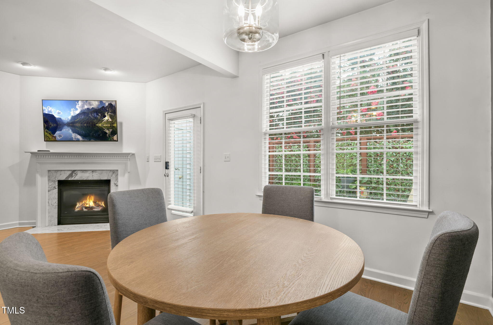4555 Treerose Way