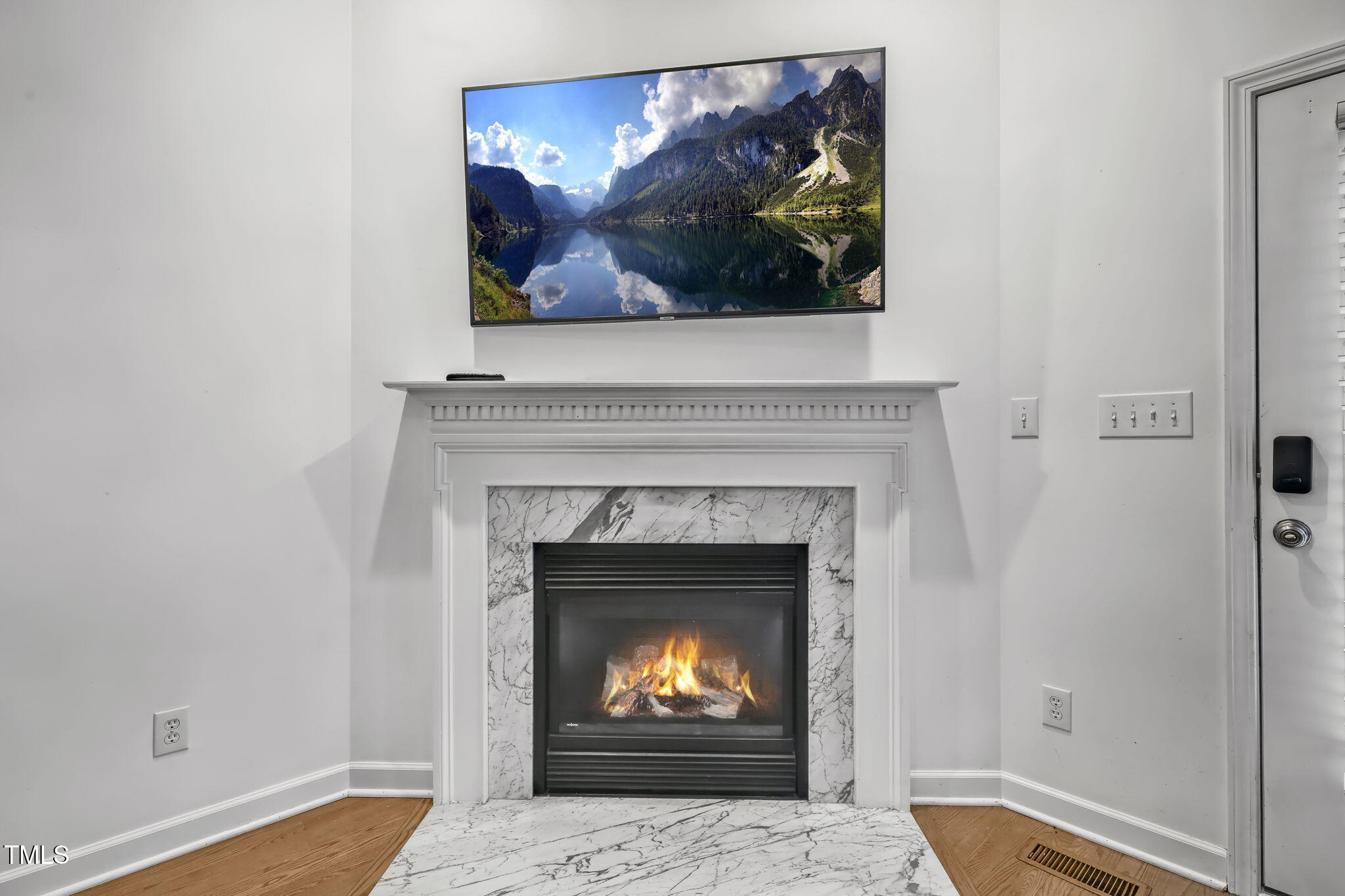 4555 Treerose Way