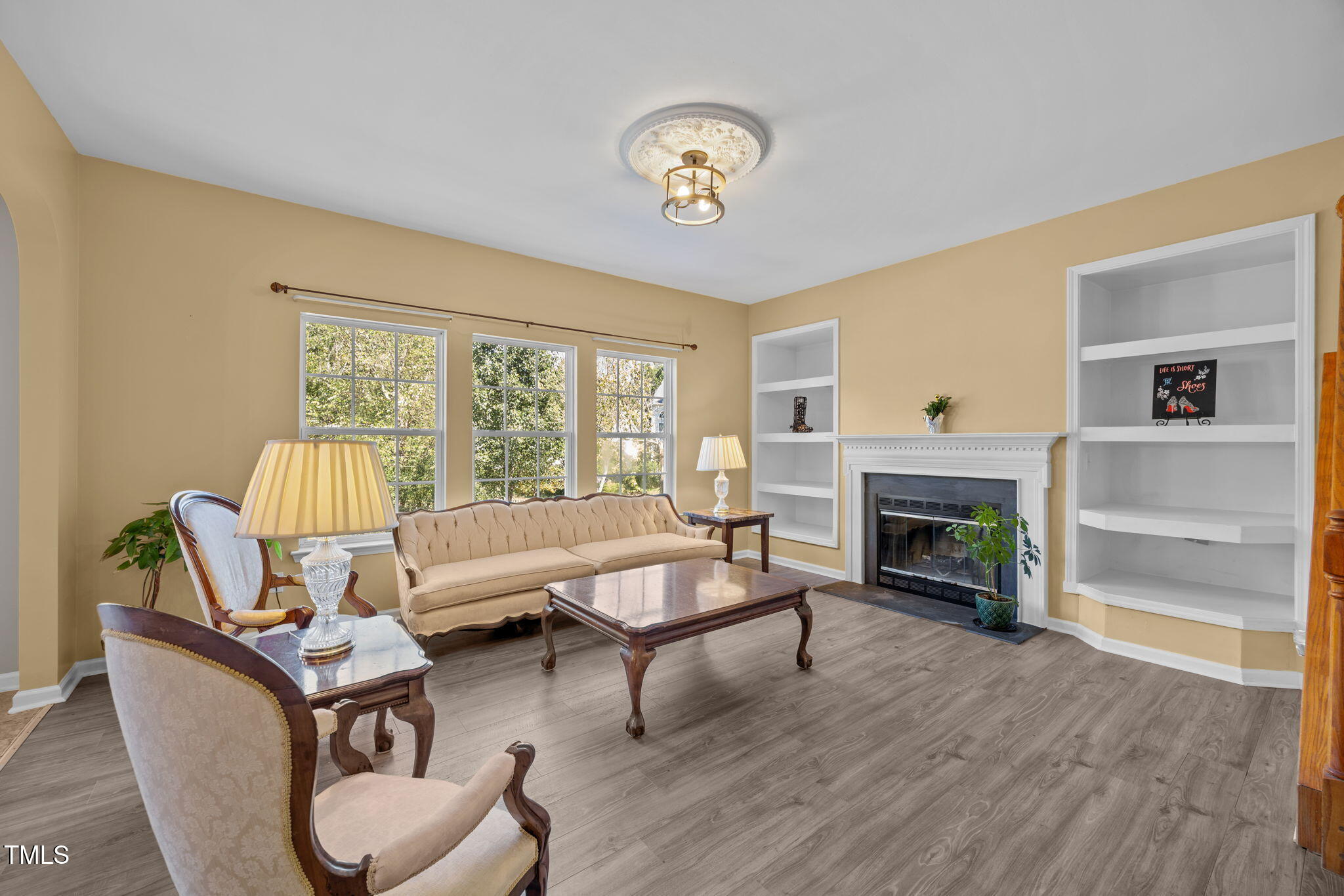 3217 Enchanting Way