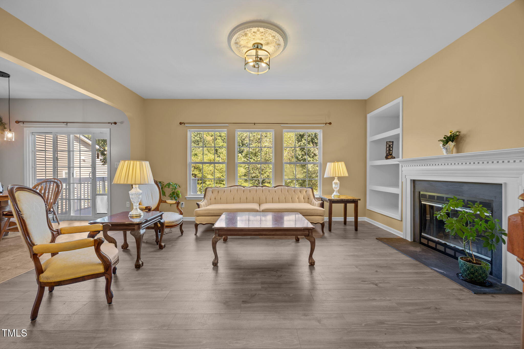 3217 Enchanting Way