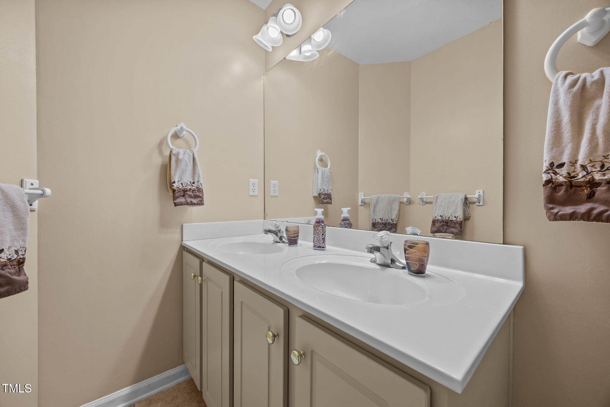 3217 Enchanting Way