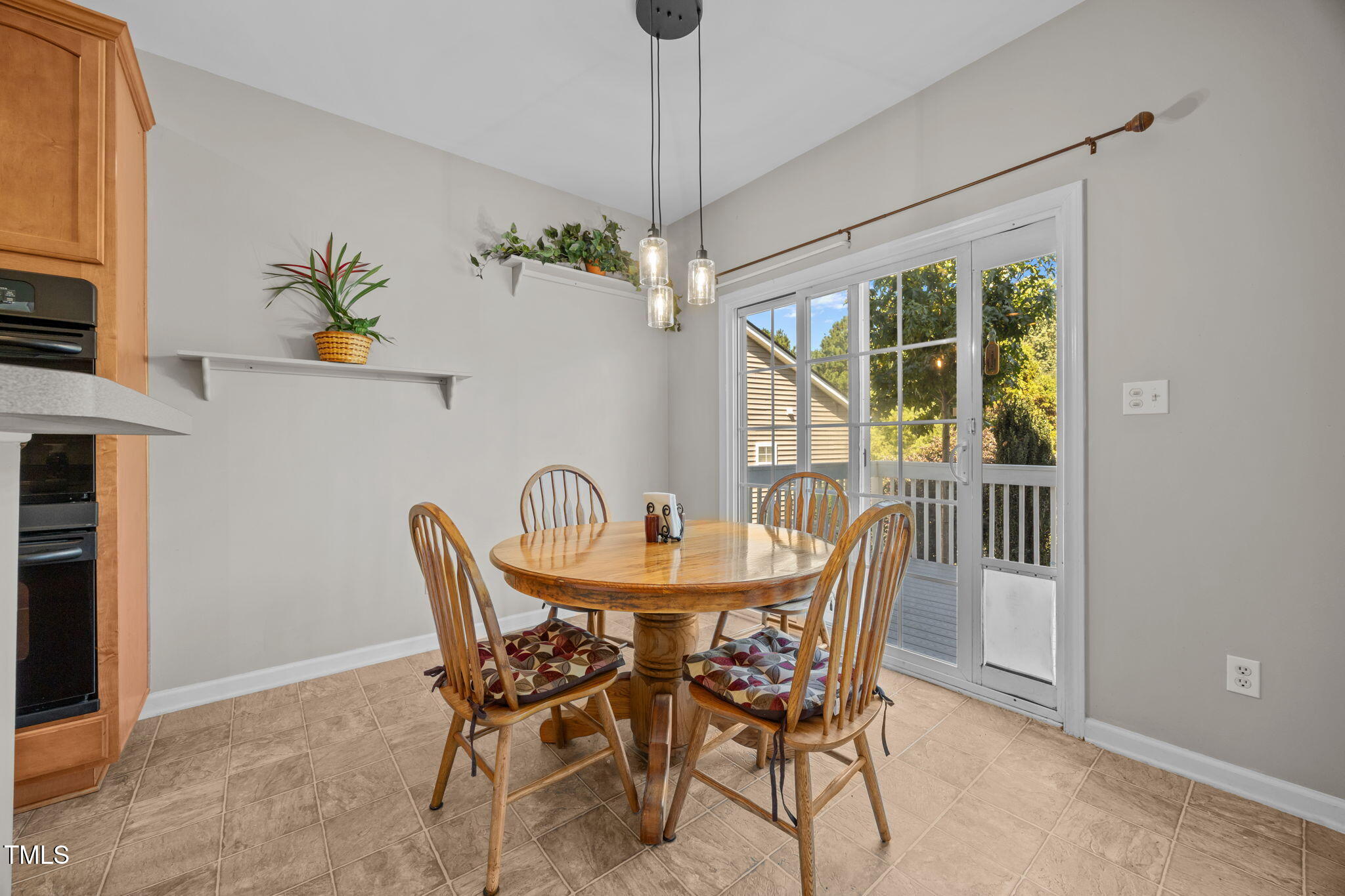 3217 Enchanting Way