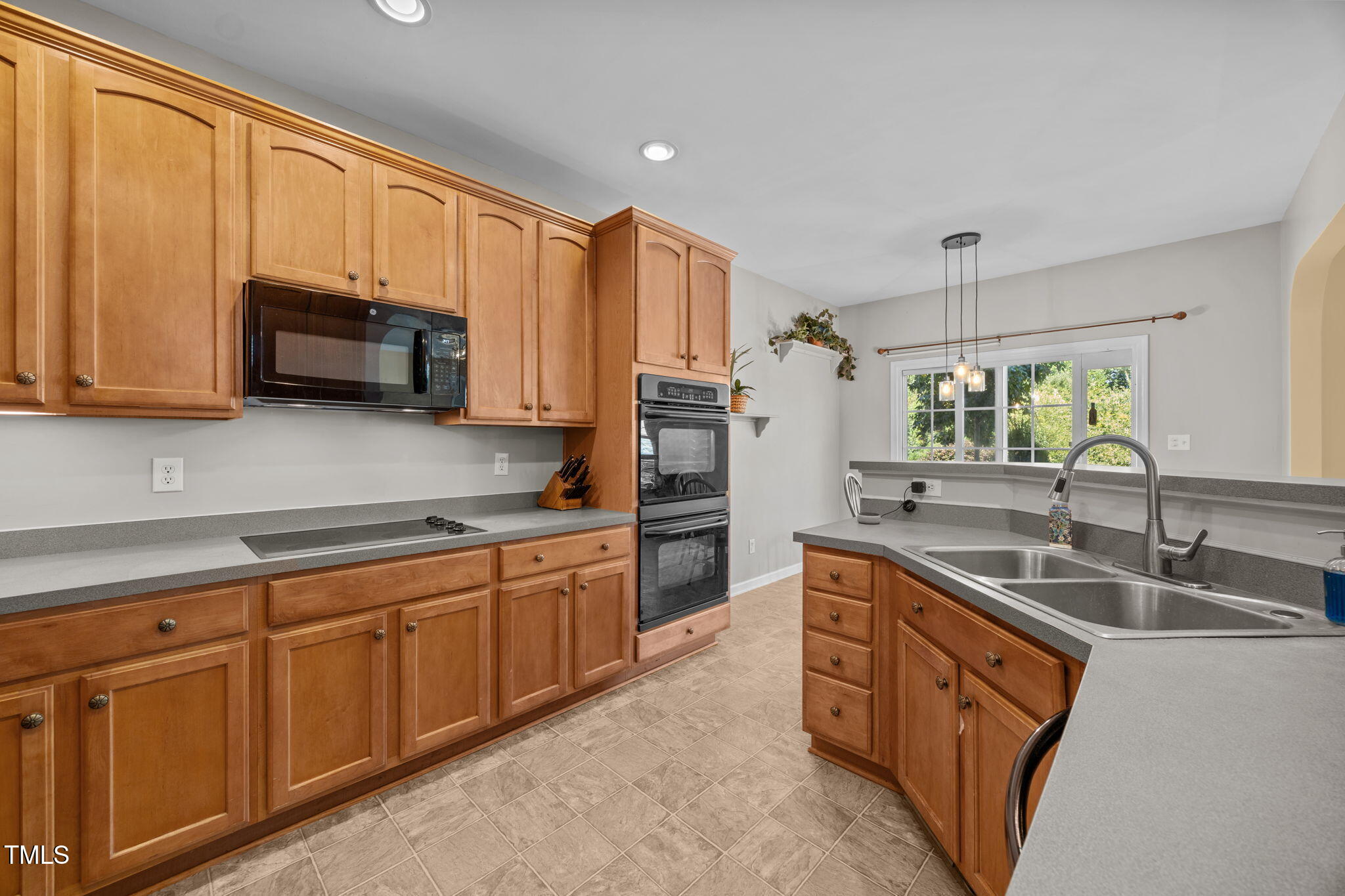 3217 Enchanting Way