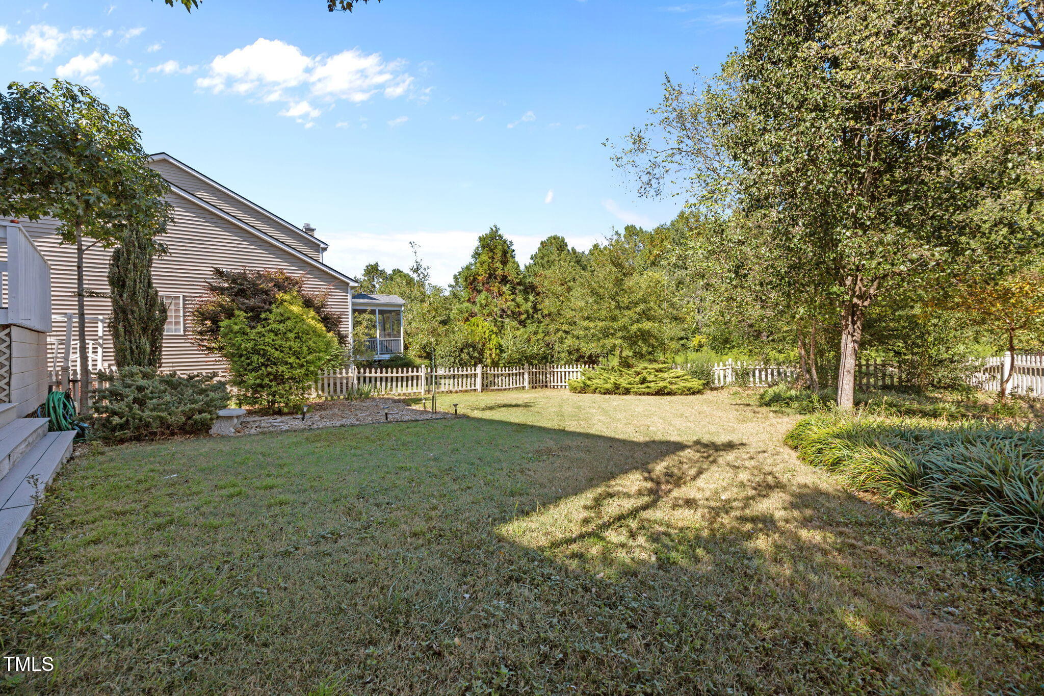 3217 Enchanting Way